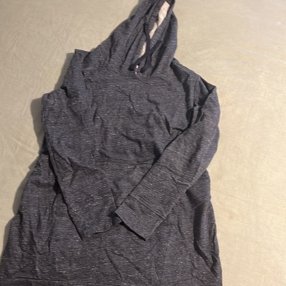 Maternity assortment of shirts! Perfect for fall and winter - Picture 7 of 7